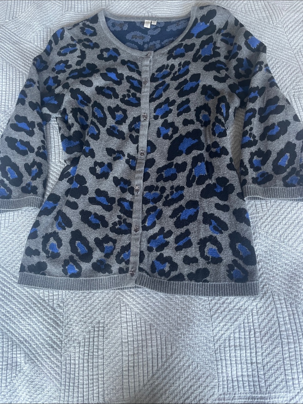 Button down soft cotton sweater w/ animal print